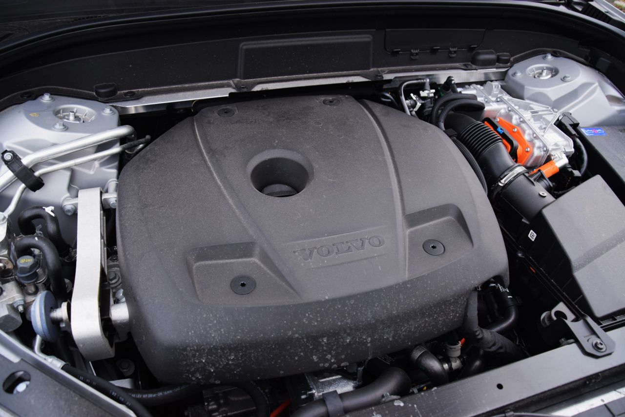 Volvo XC60 T6 eAWD - silnik