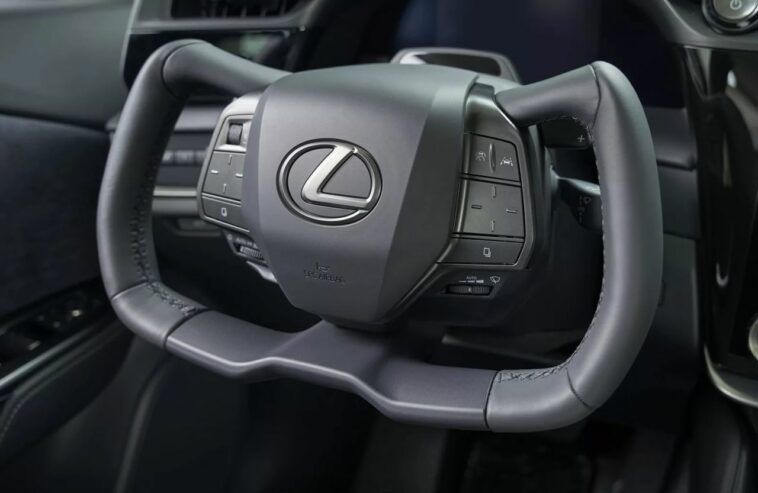 Lexus RZ - kierownica