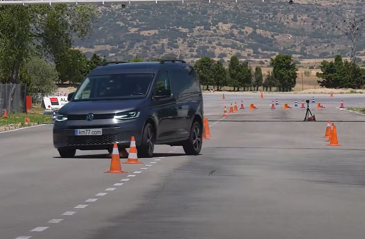 Volkswagen Caddy 2022 - test łosia