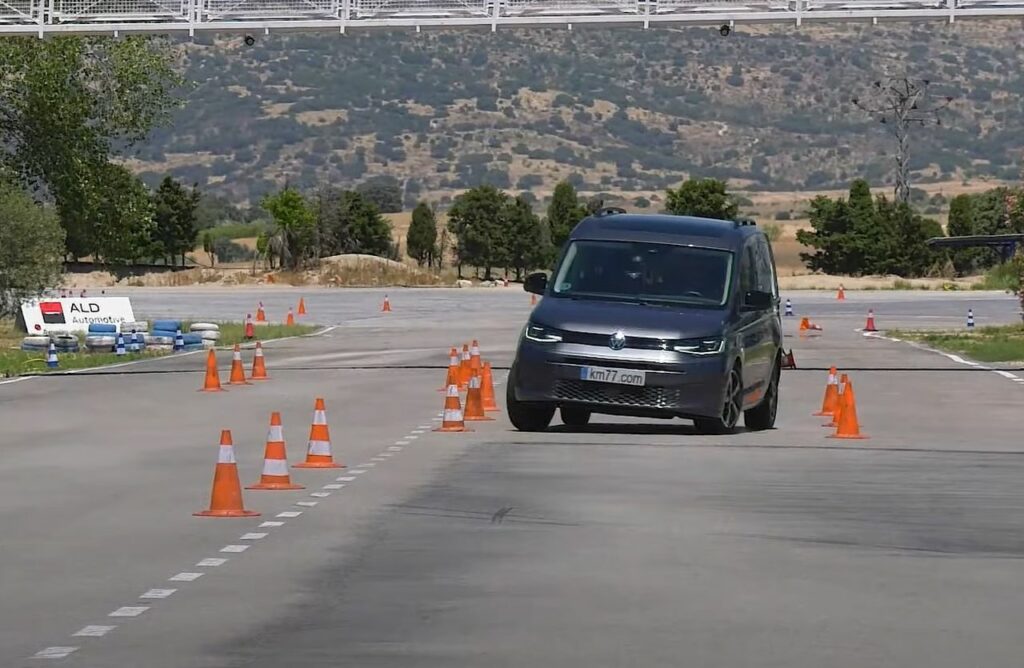 VW Caddy - test Å‚osia 2022