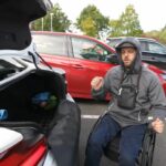 Niepełnosprawny chłopak i jego BMW M2