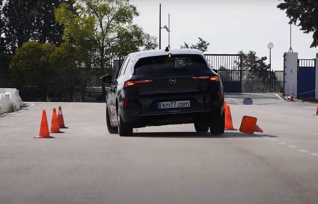 Opel Astra test łosia 2022