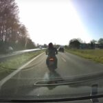 Nagłe hamowanie agresywnego motocyklisty