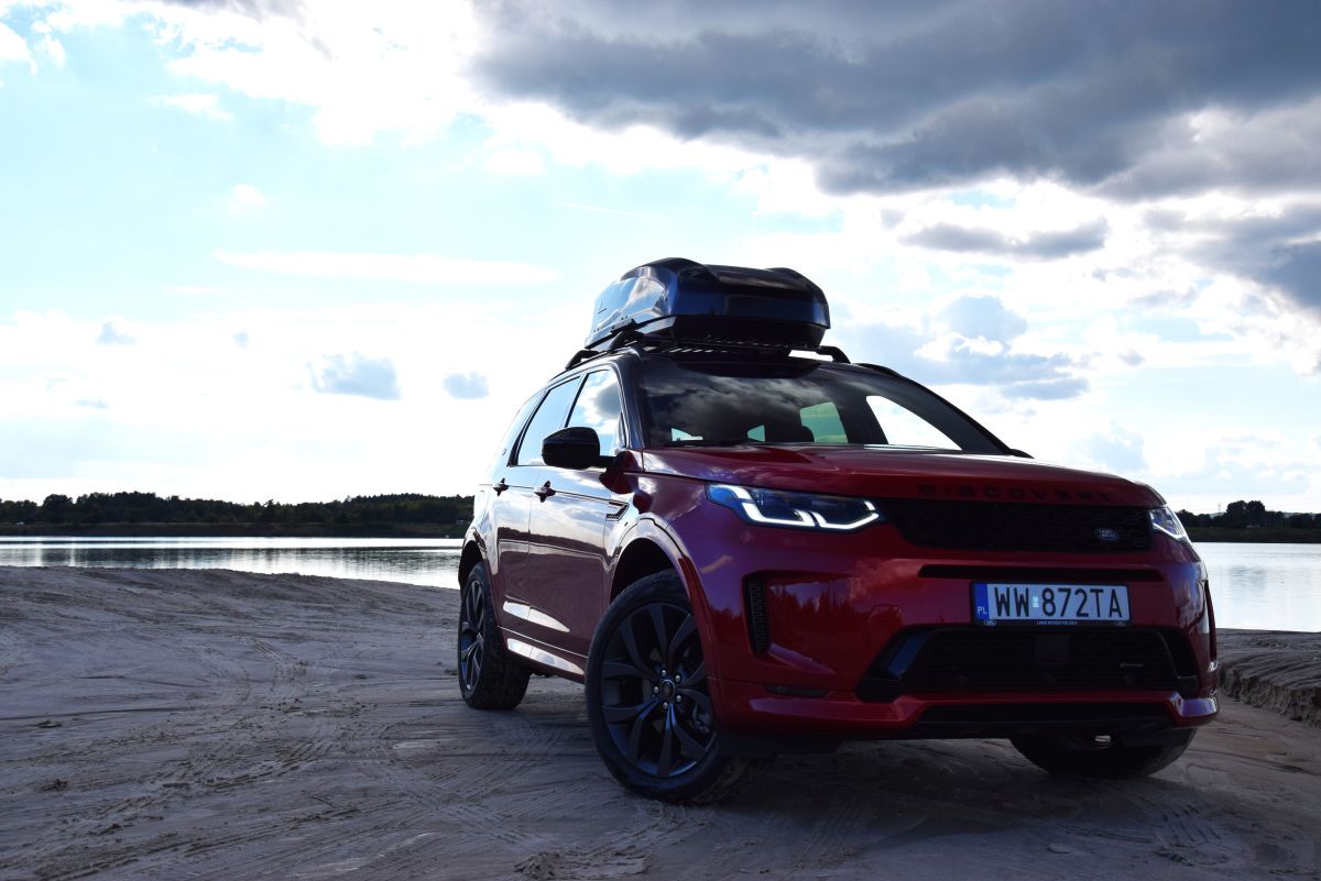 Land Rover Discovery Sport na piasku