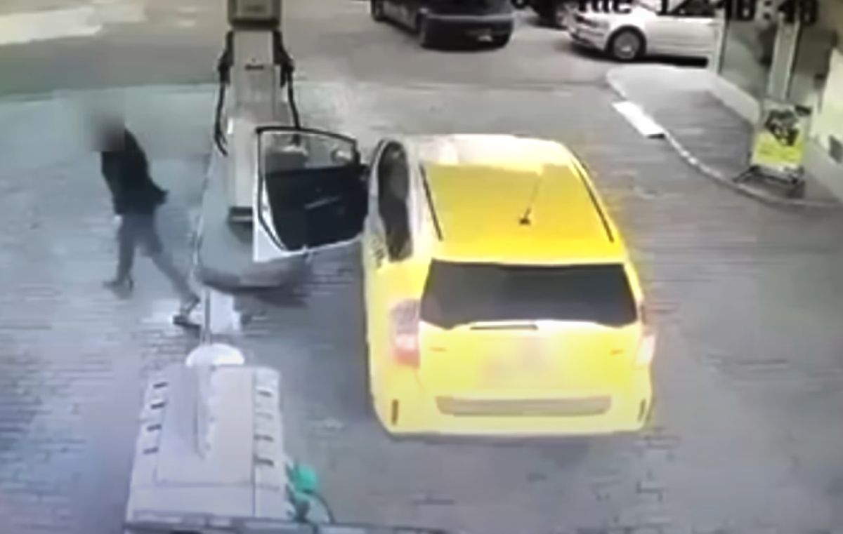 Pijany taksówkarz wysiadł z auta