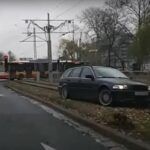 Brawurowa jazda zakończona na torach tramwajowych