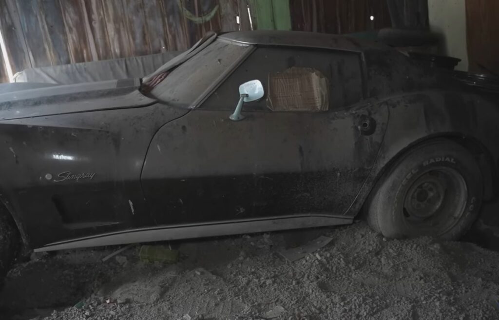 Chevrolet Corvette C3 znaleziony w stodole
