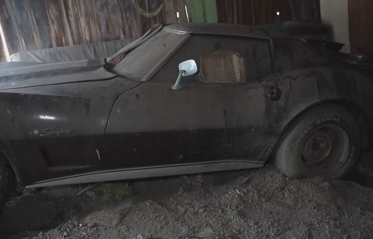 Chevrolet Corvette C3 znaleziony w stodole