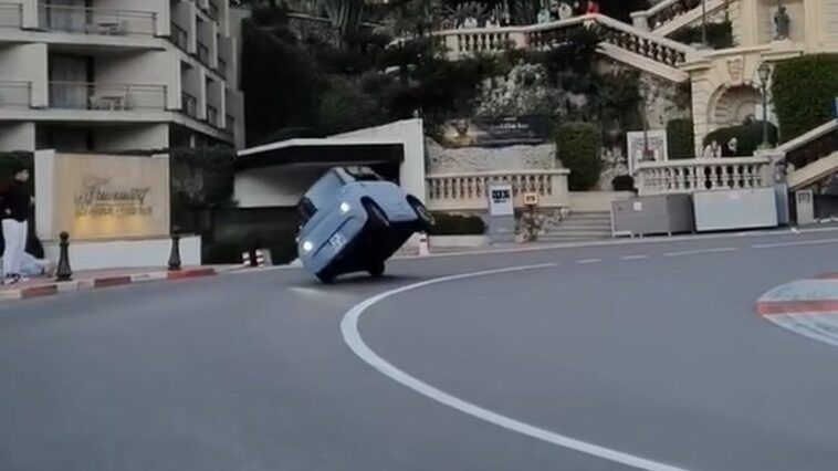 Wywrotka pudełkowatym Citroenem w Monako