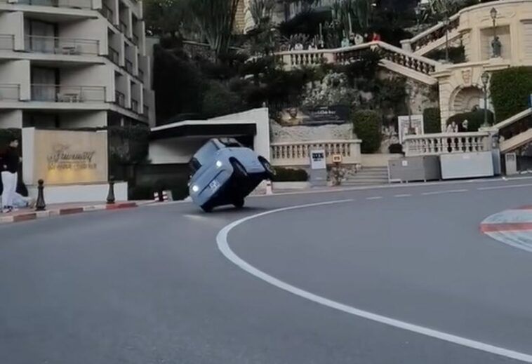 Wywrotka pudełkowatym Citroenem w Monako