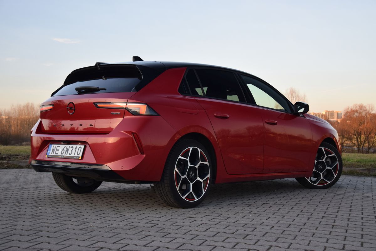 Opel Astra PHEV 
