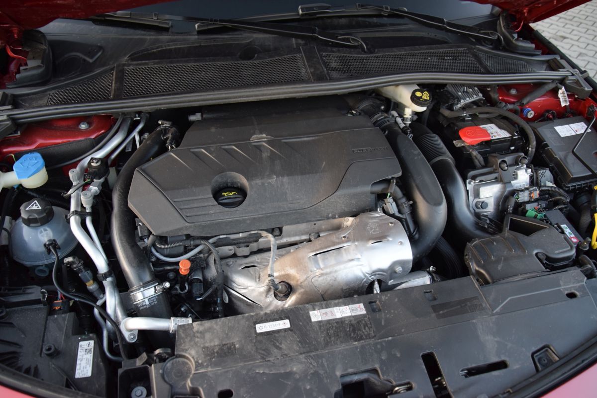 Opel Astra Hybrid - silnik 