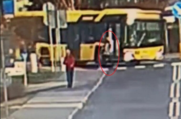 Zderzenie pieszego z autobusem