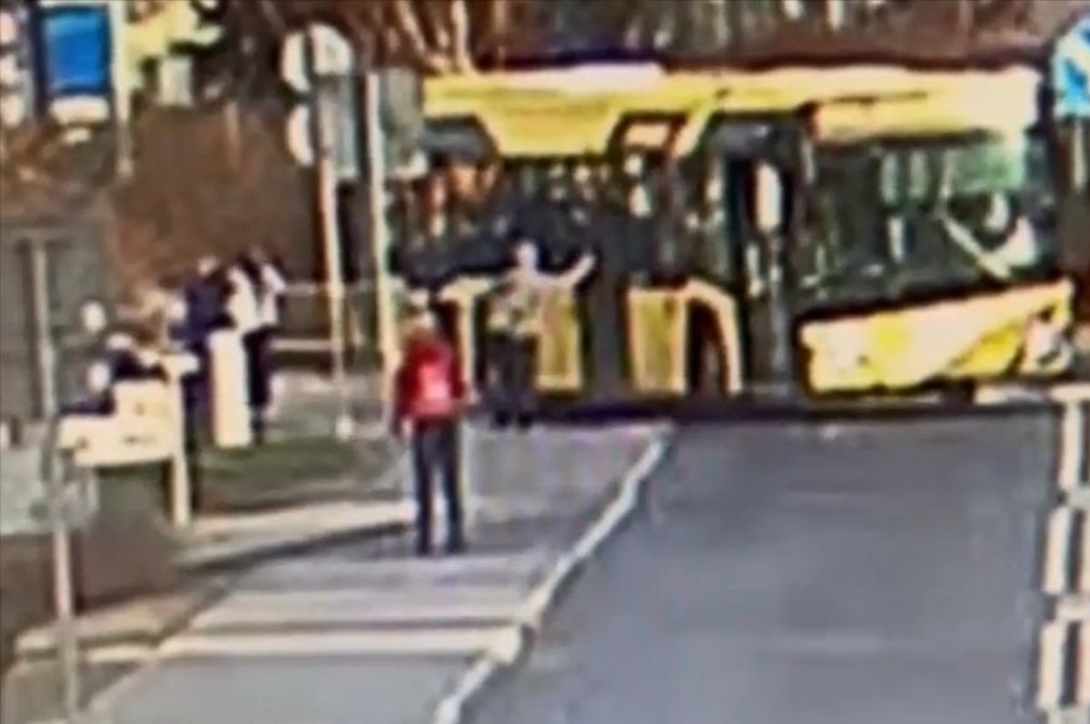 Zderzenie pieszego z autobusem