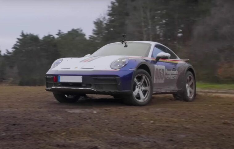 Porsche 911 Dakar w trudnym terenie