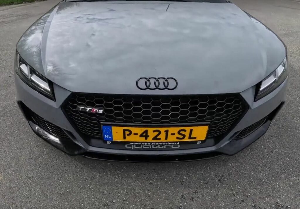 Audi TT RS na niemieckiej autostradzie