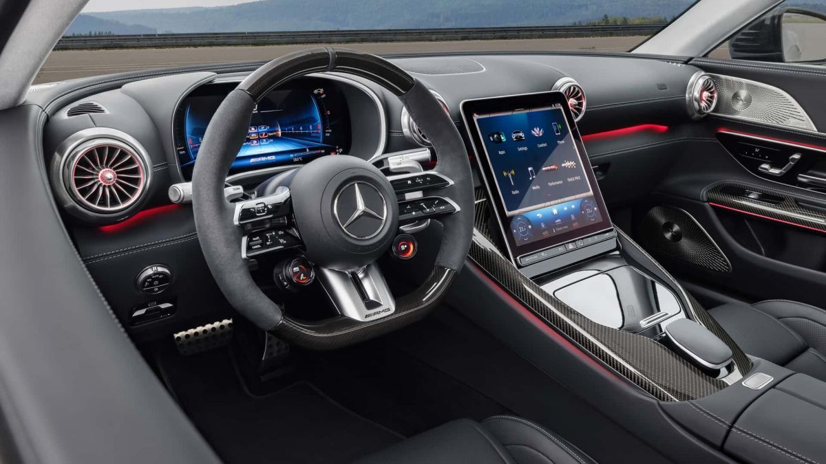 Mercedes-AMG GT 2024 wnętrze